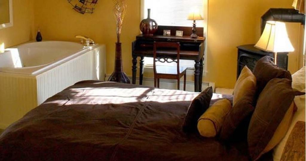 Munro House Bed And Breakfast Jonesville Rom bilde